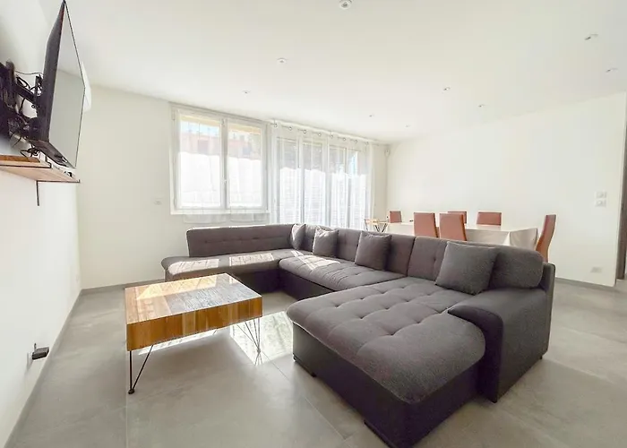 Appartement 3 Chambres Avec Terrasse Et Parking A Frejus